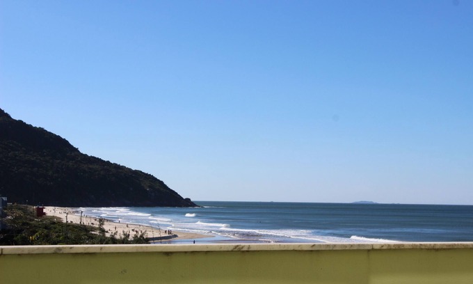 Ingleses Norte Apartment | PENTHOUSE APARTMENT WITH SEA VIEW AND FEET IN THE SAND, excellent location, prime area