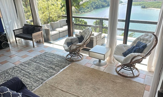 Pontal House | Mansion with sea view in gated community