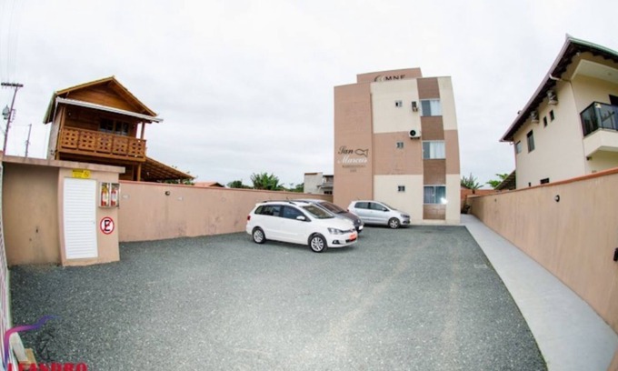 Praia da Armacao do Itapocoroi Apartment | Full Apartment Near Beto Carreiro World