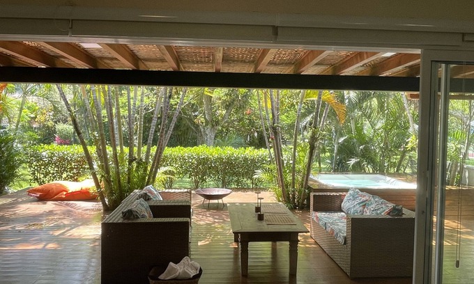 Guaeca House | Casa no Gramado, Acesso Privado a Praia com Jacuzzi e Lareira Externa