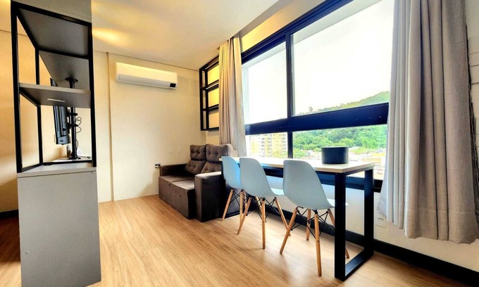 Saco dos Limoes Apartment | Cozy studio with WiFi and AC in lovely Florianópolis
