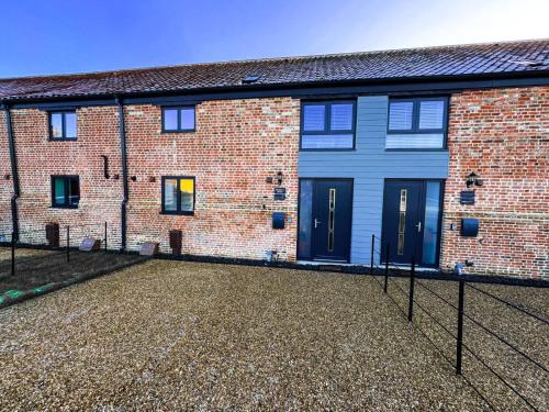 Carlton Colville House | Bracken & Bramble Barn Spacious Holiday Retreat