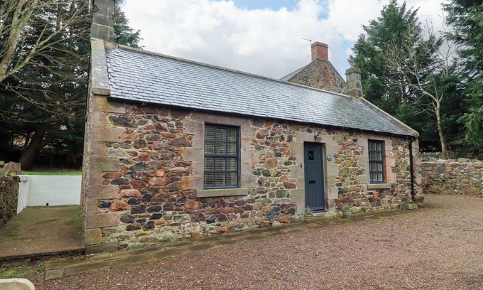 Akeld Cottage | BRACKEN LODGE, pet friendly, character holiday cottage in Wooler