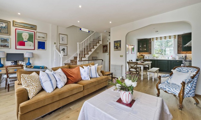 Hammersmith Broadway Apartment | Brackenbury Village