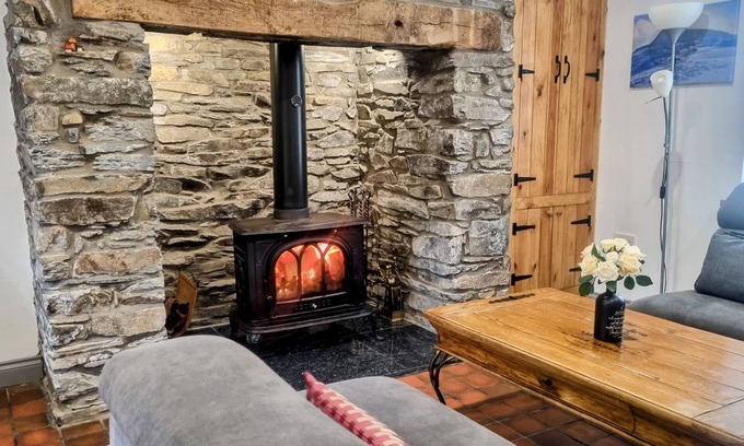 Bala Cottage | Brackendale - a holiday cottage that sleeps 11 guests in 4 bedrooms