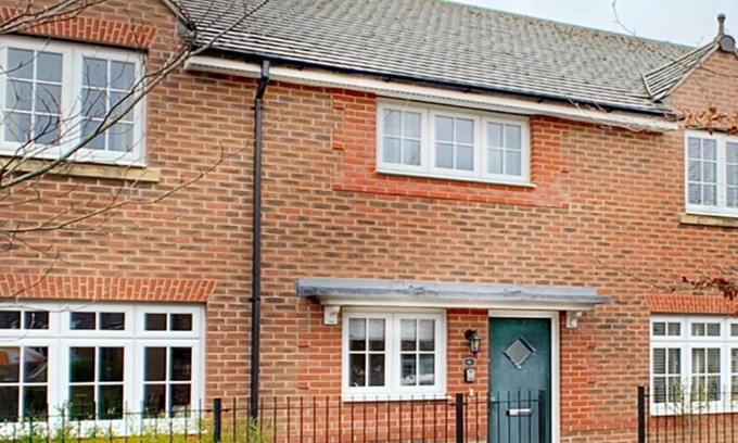 Fifield Apartment | Bracknell, 2 Bedroom House, Garden & Parking