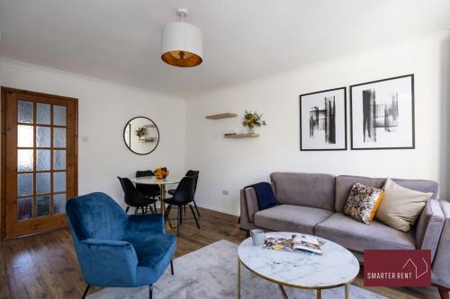 Bracknell Apartment | Bracknell - 2 Bedroom Home With Parking & Garden