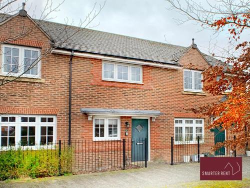 Wokingham Apartment | Bracknell - 2 Bedroom House With Garden