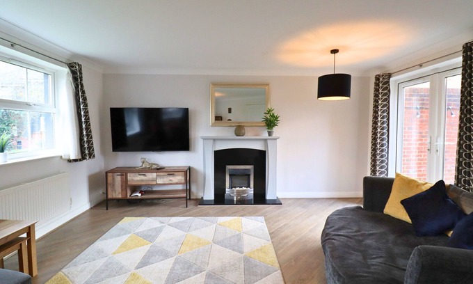 Bracknell House | Bracknell/Wokingham Gorgeous Three Bedroom House