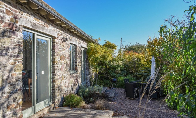 Newton Ferrers Cottage | BRADBRIDGE BARN, family friendly, with a garden in Newton Ferrers