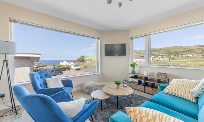 Port Erin Apartment | Bradda View Apartment is a stylish apartment, with views out to Port Erin Bay