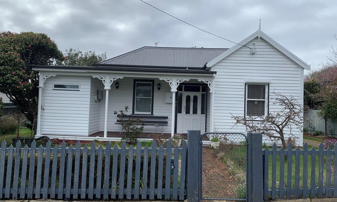 Penguin House | Braddon House - The Gracious Lady