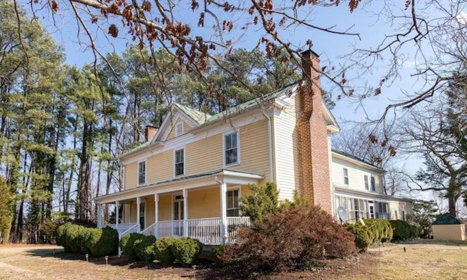Nathalie Bed & Breakfast | Bradley House Bed and Breakfast