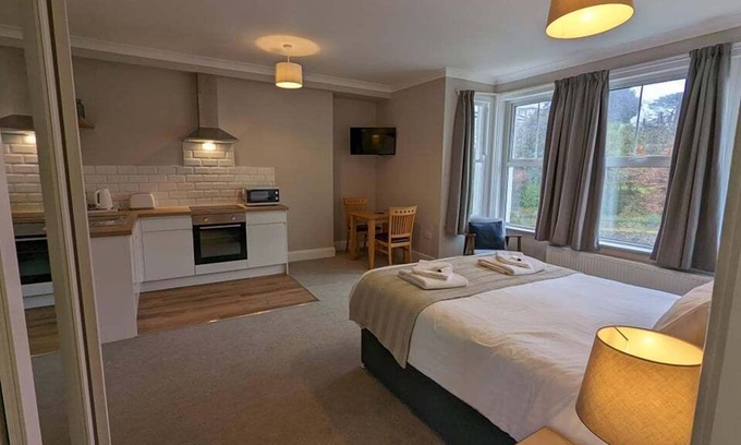 Maenporth House | Braemar
