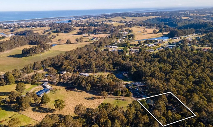 Lakes Entrance House | Braeview: Sitting among the tree tops in a peaceful bush setting