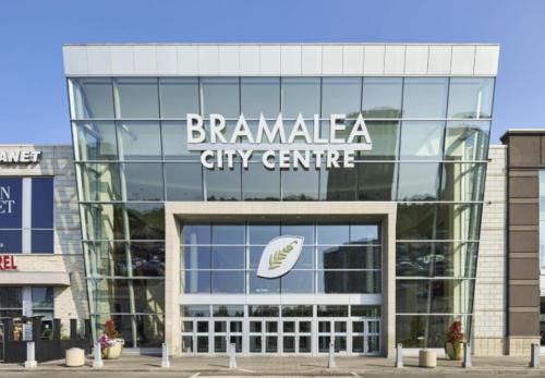 Queen Street Corridor House | Bramalea City Centre BNB-Full Privacy,24X7 Checkin
