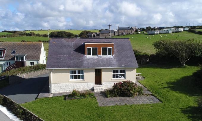 Roch Cottage | BRAMBLE COTTAGE, family friendly, with a garden in Newgale