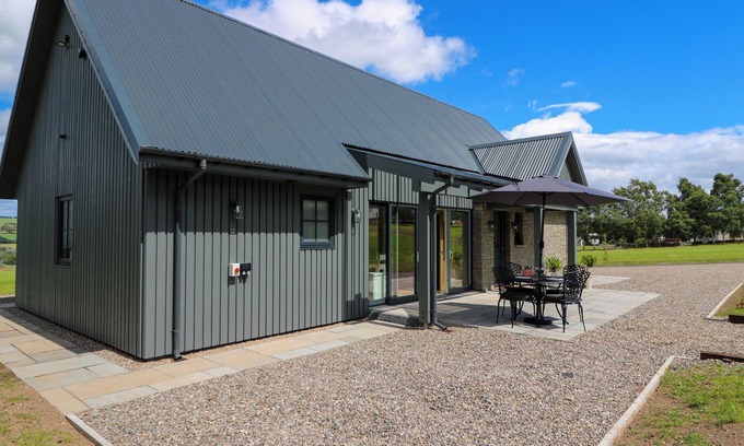 Murthly Cottage | BRAMBLE COTTAGE, pet friendly, luxury holiday cottage in Dunkeld