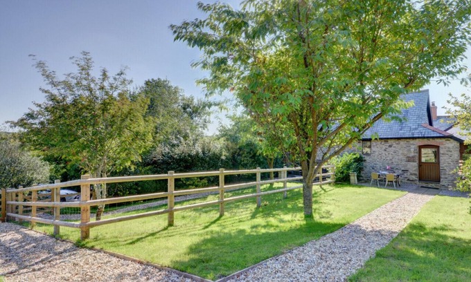 Barbrook House | Bramble Cottage - Two Bedroom House, Sleeps 4