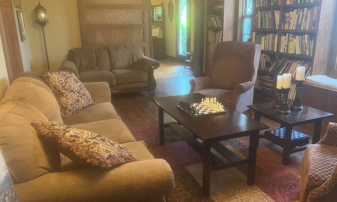 Mindoro House | Brambleberry House: 3 bedroom, 3-bath luxury country retreat