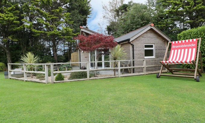 Truro Cottage | BRAMBLESIDE LODGE, country holiday cottage, with a garden in Truro