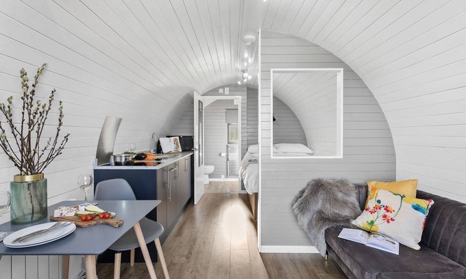 Wells Cabin | Bramley, Apple Tree Glamping - a chalet that sleeps 2 guests in 1 bedroom