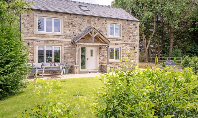 Whalley House | Bramley Brook Cottage 5 star Luxury