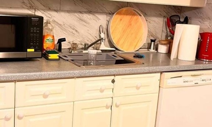 Queen Street Corridor House | Brampton Haven: Your Perfect Homen