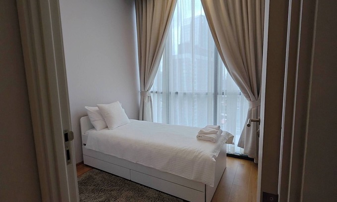 Pathumwan Condo | Brand New 2 bedroom near Paragon