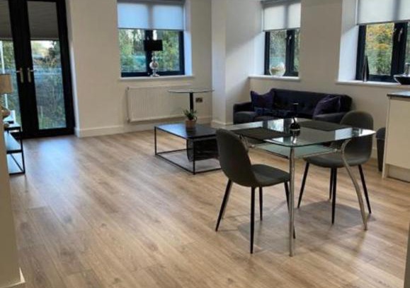Barnt Green Apartment | Brand new 1 bed apartment near NEC with gym