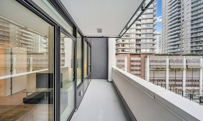 New Westminster Apartment | Brand New 1B+1B Condo/New West