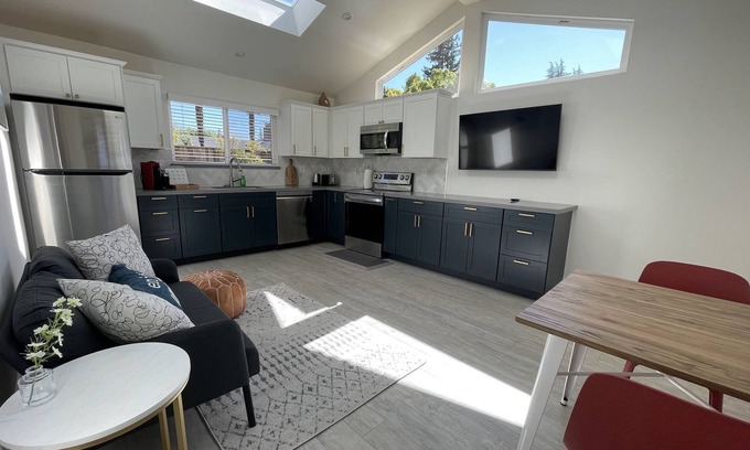 West San Jose Cottage | Brand New 1B1R Guest House in Campbell