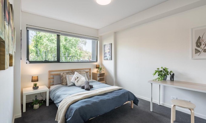 Homebush Apartment | BRAND NEW! 1BR + Study Apt in Homebush Sleeps 5