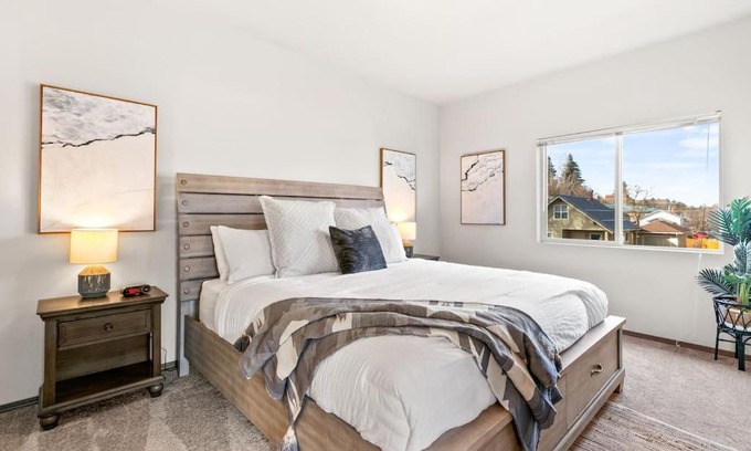 South Perry District Apartment | Brand New 2 Bd 2 Bth Near DT and Perry District