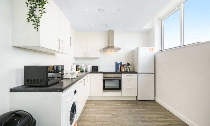 Luton Apartment | Brand New 2 Bed, 2 Bath Apartment in Luton 36