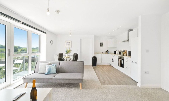 Luton Apartment | Brand New 2 Bed, 2 Bath Apartment in Luton 26