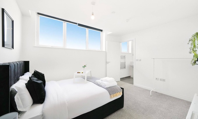 Luton Apartment | Brand New 2 Bed, 2 Bath Penthouse in Luton 33