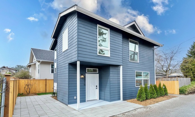 Mount Baker House | Brand New 2-bedroom 2-bathroom house with WiFi, AC in delightful Seattle