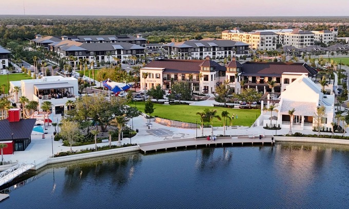 Venice Condo | Brand new 2 Bedroom/2 Bath Condo with Country club membership