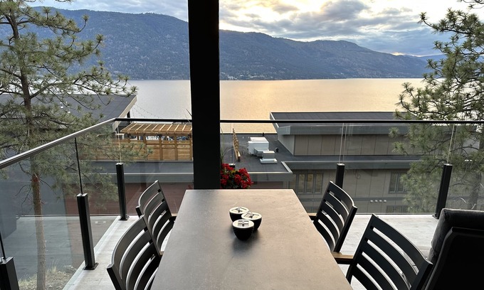 McKinley Condo | Brand new 2 Bedroom Lakeside luxury condo with amazing views and beaches below.