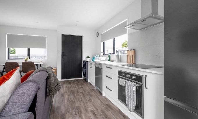 Phillipstown House | Brand New 2BD Home with Parking in city