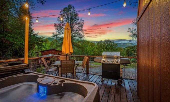 Hayesville Cabin | Brand new! 2bed/1bath Cabin with Mountain View, hot tub and grilling deck/Fire Pit table