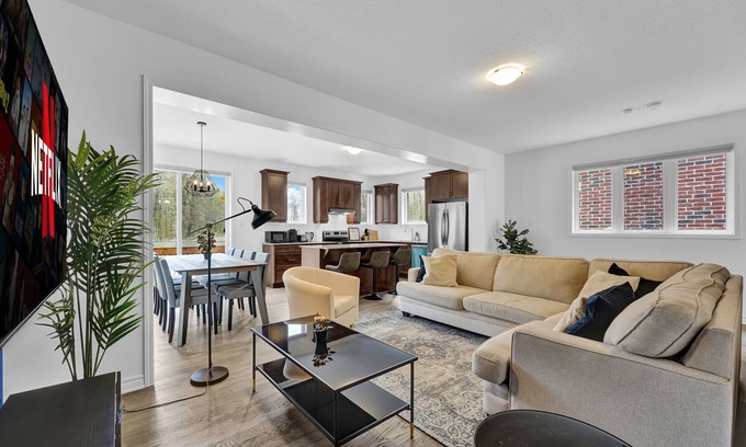 Kitchener House | Brand New 2Storey+Ping Pong+65" TV