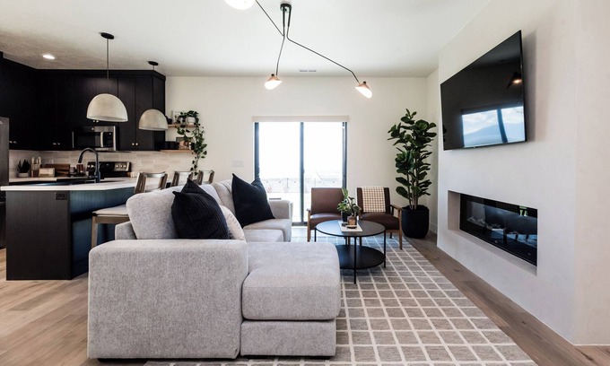 Smithfield House | Brand new 3 bed 2 bath with sunset views