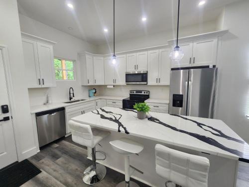 Sylvan Hills Apartment | Brand New 3-Bedroom Duplex in Perfect Location Between Downtown Atlanta & Airport