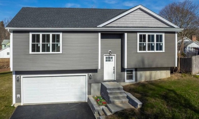 Worcester House | Brand new 3 bedroom house in welcoming Worcester with WiFi and AC