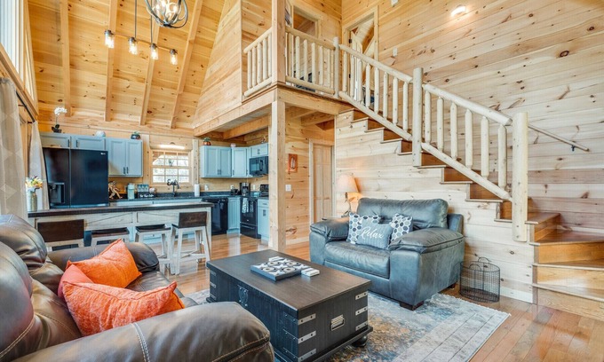 Tyler Cabin | Brand new 3 BR/3BA Log Cabin on 50 Acre Farm with hiking trails.