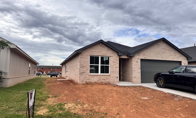Stillwater House | Brand new 4-bedroom home in Stillwater less than 1 mile from Boone Pickens Stad