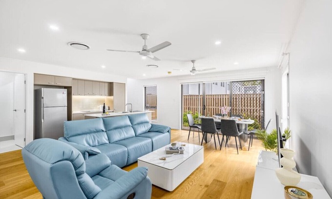Rochedale House | Brand-new 4beds home,Minutes from M1 & Local Shops