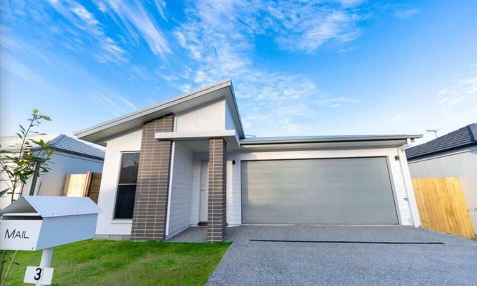 Park Ridge House | Brand New 4BR Family Oasis Easy Brisbane Access
